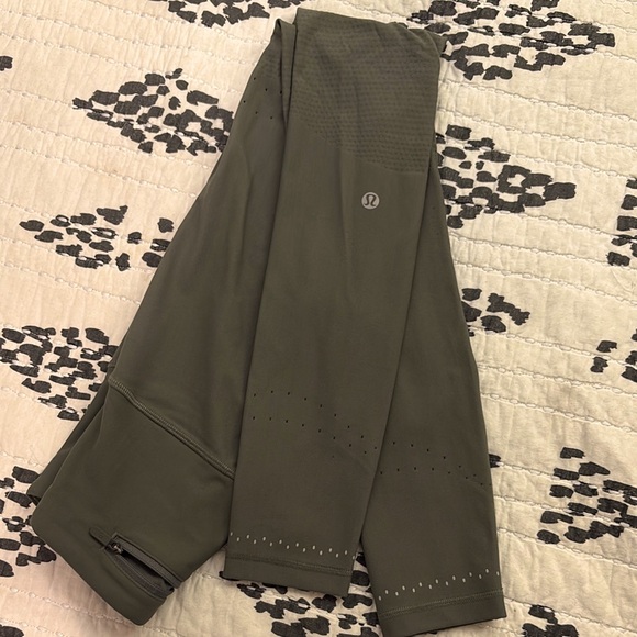 Lululemon Women's In Focus Run Tight
Sense Knit Army Green Size 2 - Picture 1 of 4